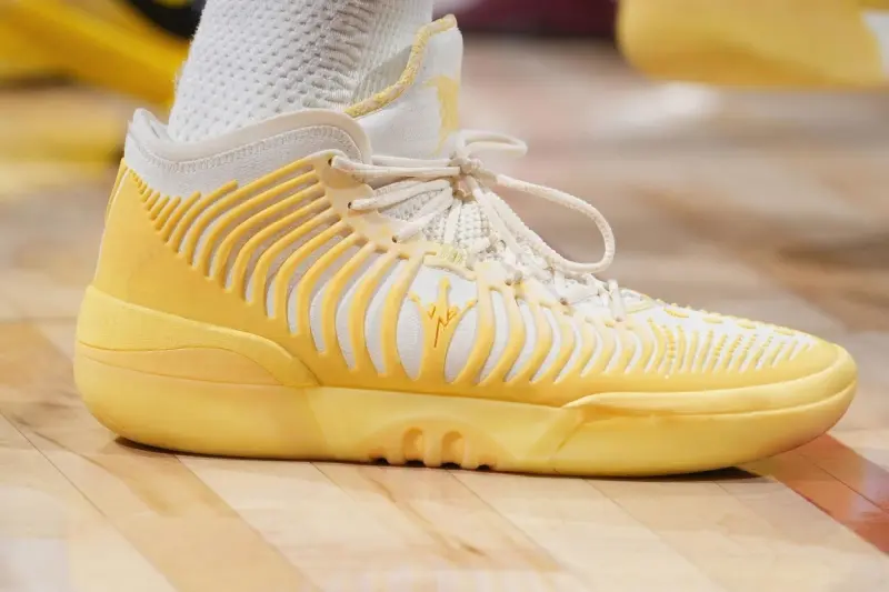 加拿大28开奖网-约基奇穿着Joker2 GT,得到14分15篮板10助攻2抢断